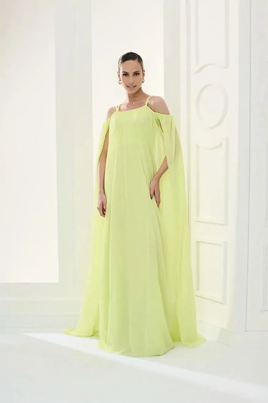 Vestido elegante de gasa verde salvia con hombros descubiertos y tirantes finos, vestido de fiesta largo con pliegues
